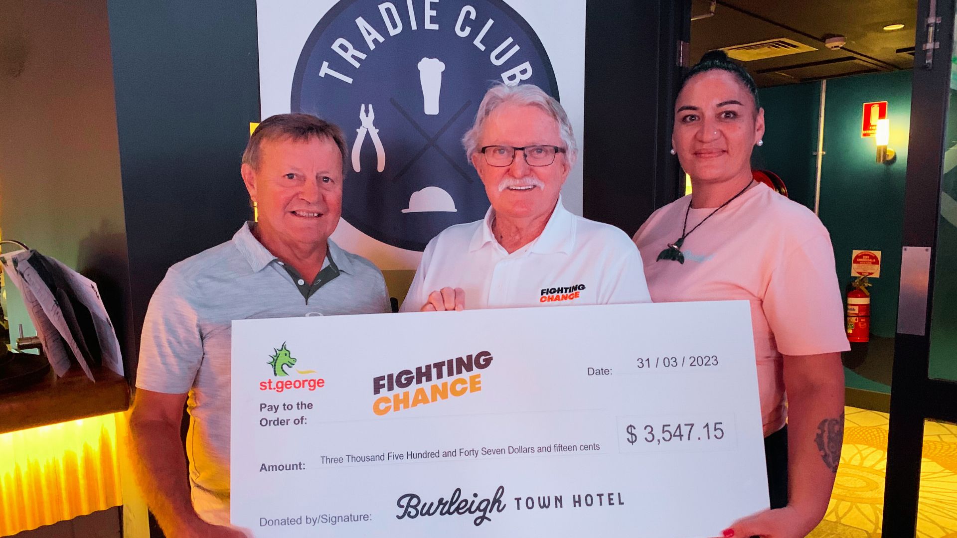 Burleigh Town Hotel makes generous donation to Fighting Chance